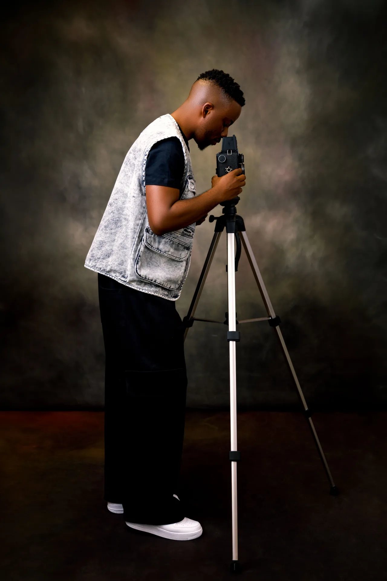 ABOUT ABAYOMI - The photographer behind GREYGOLD.